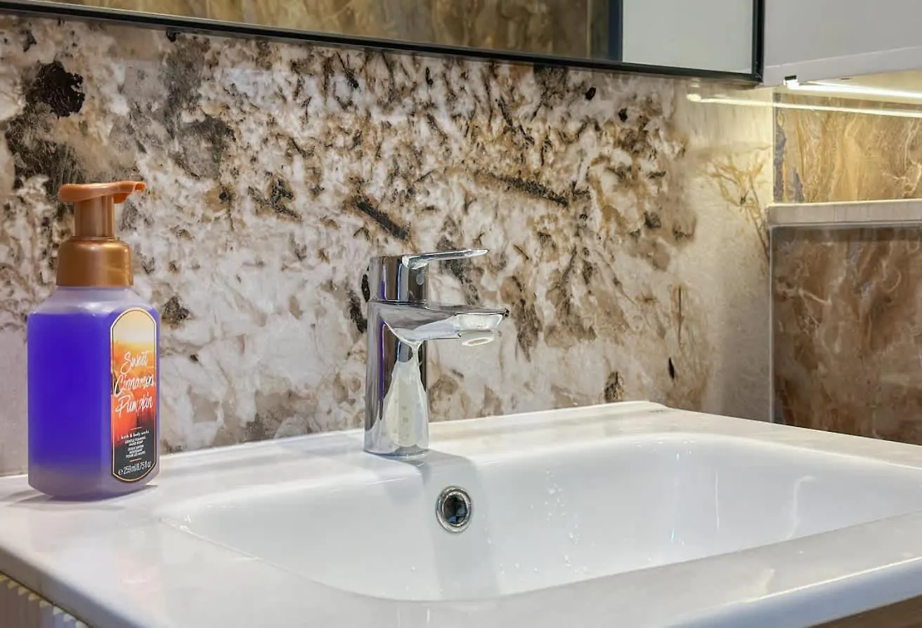 2 Apartments - One Perfect Group Stay Dubai Emirados Árabes Unidos