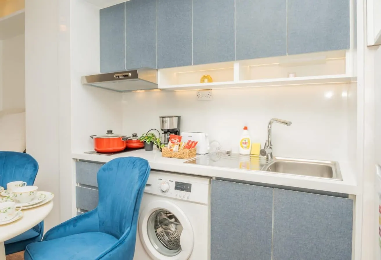 2 Apartments - One Perfect Group Stay Dubai 0*,  Emirados Árabes Unidos
